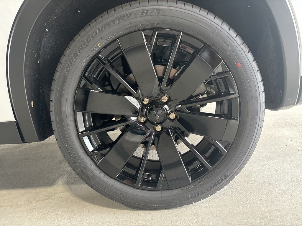 2026 Mitsubishi Outlander LE