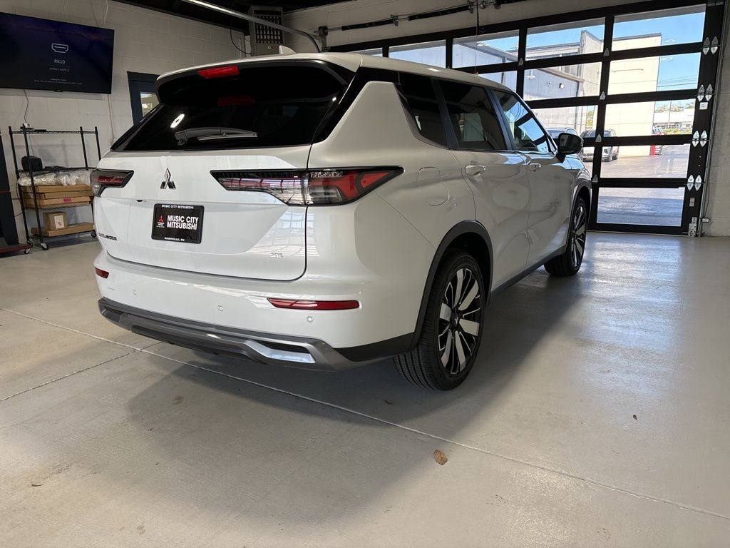 2026 Mitsubishi Outlander SE