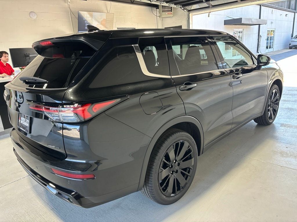2026 Mitsubishi Outlander LE