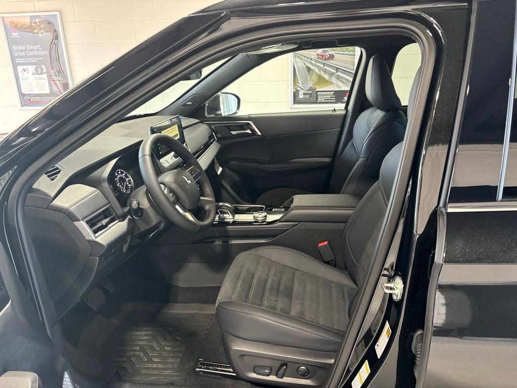 2026 Mitsubishi Outlander LE