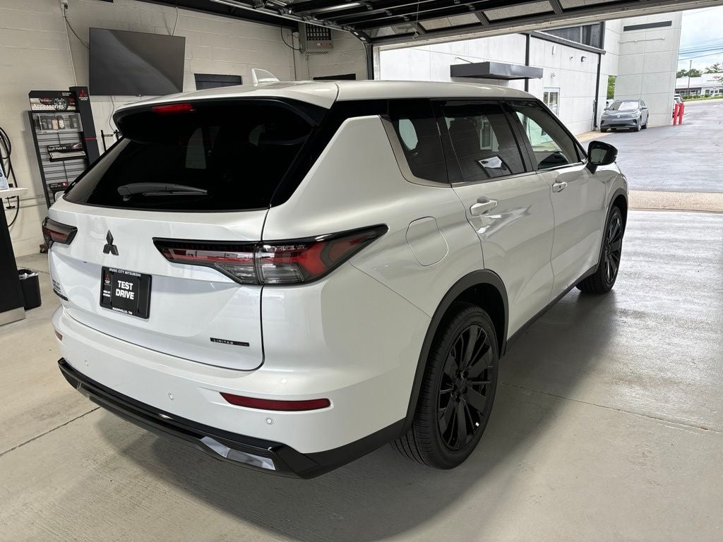 2026 Mitsubishi Outlander LE