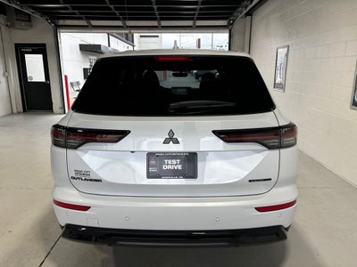 2026 Mitsubishi Outlander LE