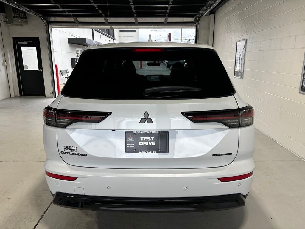 2026 Mitsubishi Outlander LE
