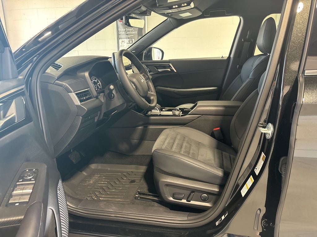2026 Mitsubishi Outlander LE