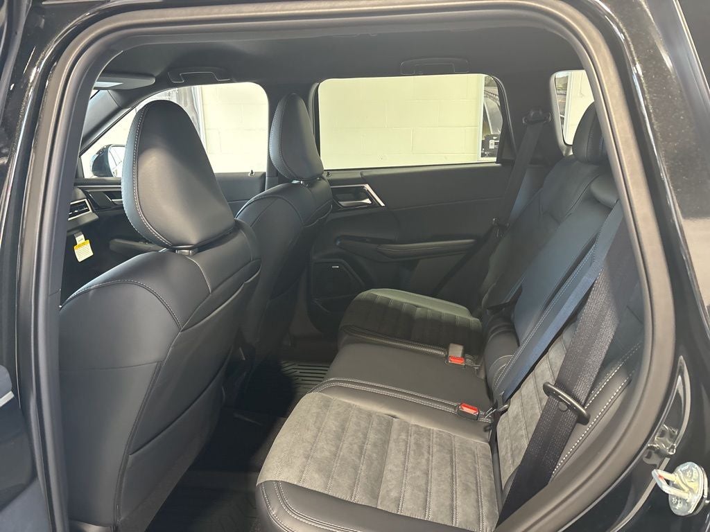 2026 Mitsubishi Outlander LE