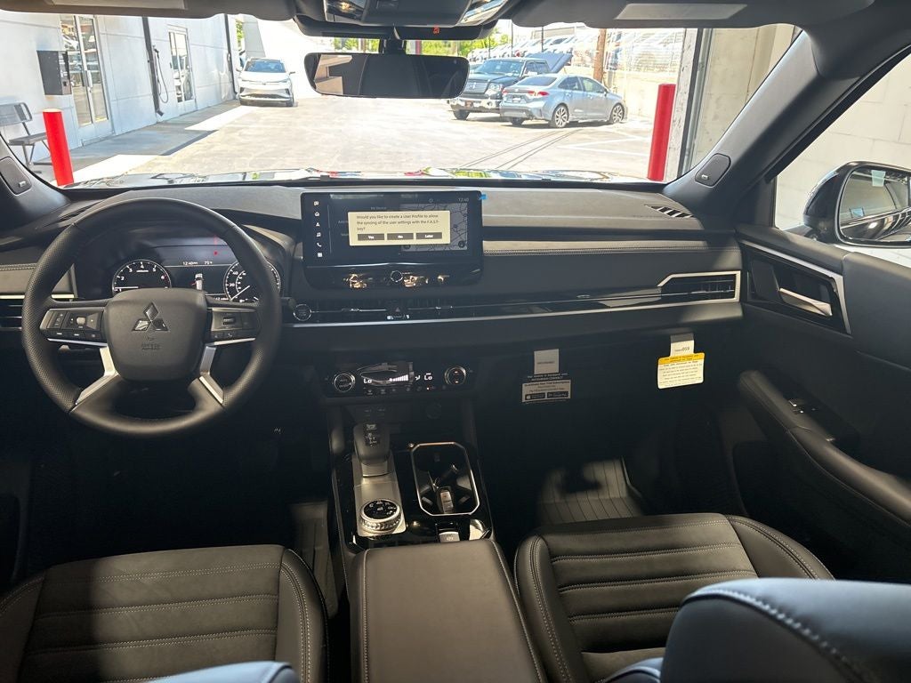 2026 Mitsubishi Outlander LE