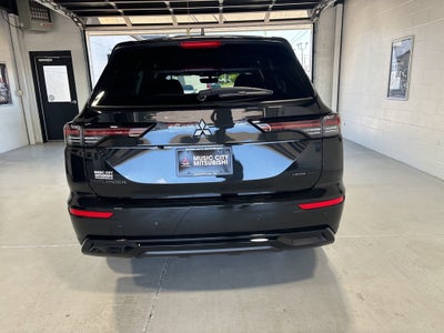 2026 Mitsubishi Outlander LE