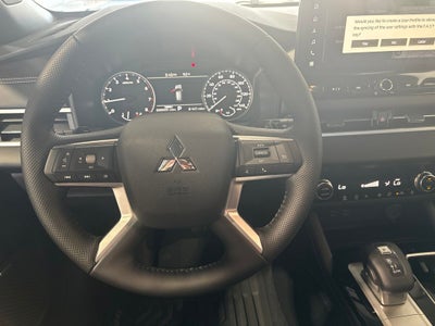 2026 Mitsubishi Outlander LE