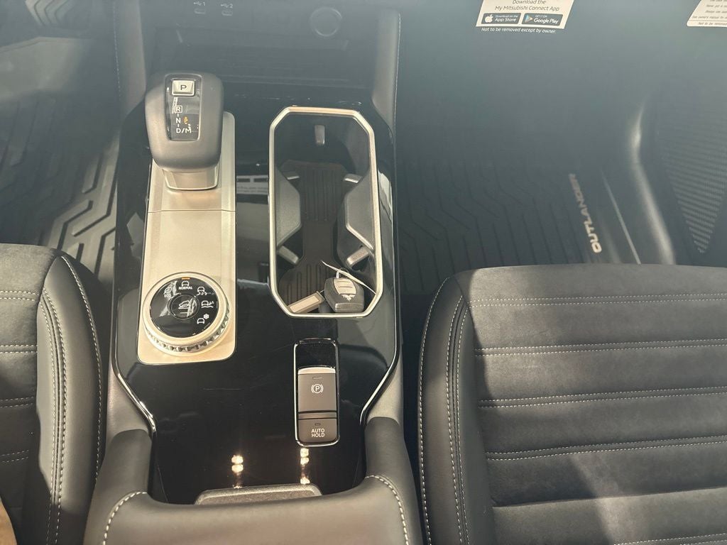 2026 Mitsubishi Outlander LE