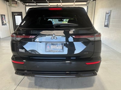 2026 Mitsubishi Outlander LE