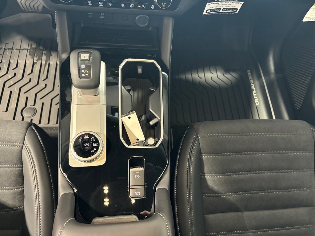 2026 Mitsubishi Outlander LE