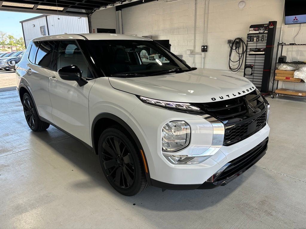 2026 Mitsubishi Outlander LE