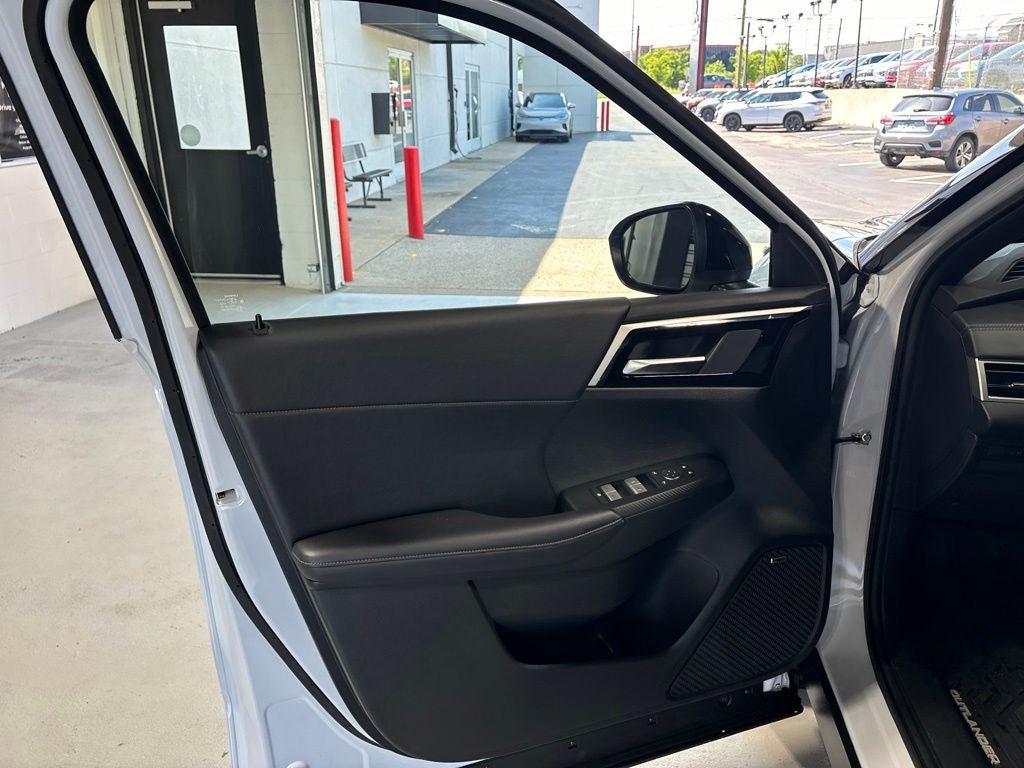 2026 Mitsubishi Outlander LE