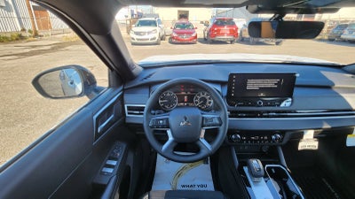 2026 Mitsubishi Outlander LE