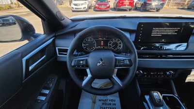 2026 Mitsubishi Outlander LE