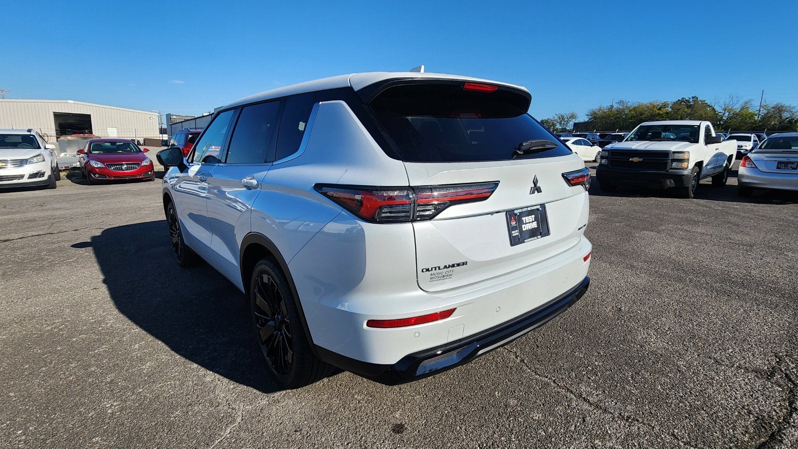 2026 Mitsubishi Outlander LE