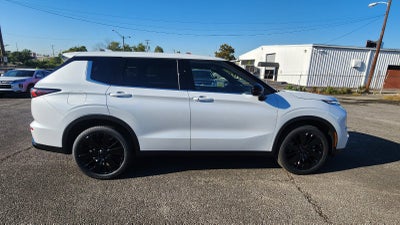 2026 Mitsubishi Outlander LE