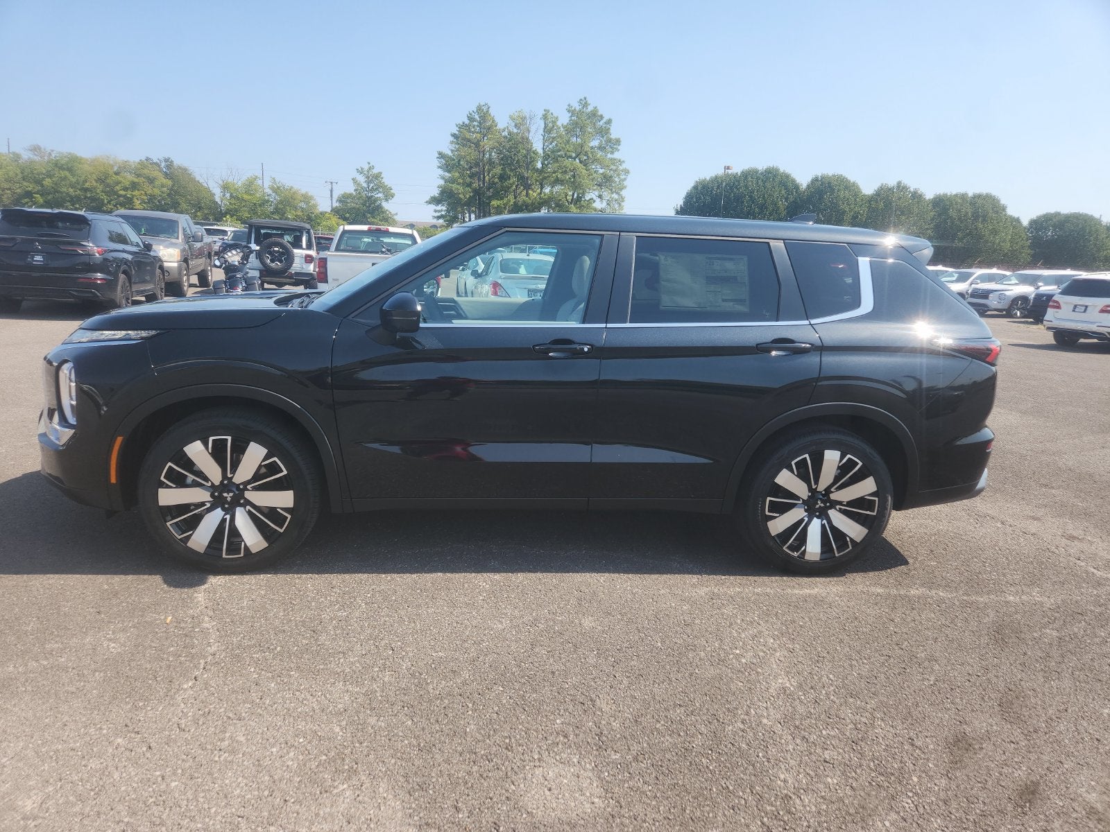 2026 Mitsubishi Outlander SE