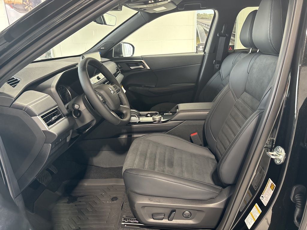 2026 Mitsubishi Outlander LE