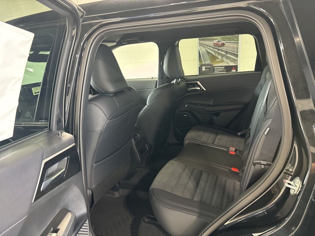 2026 Mitsubishi Outlander LE