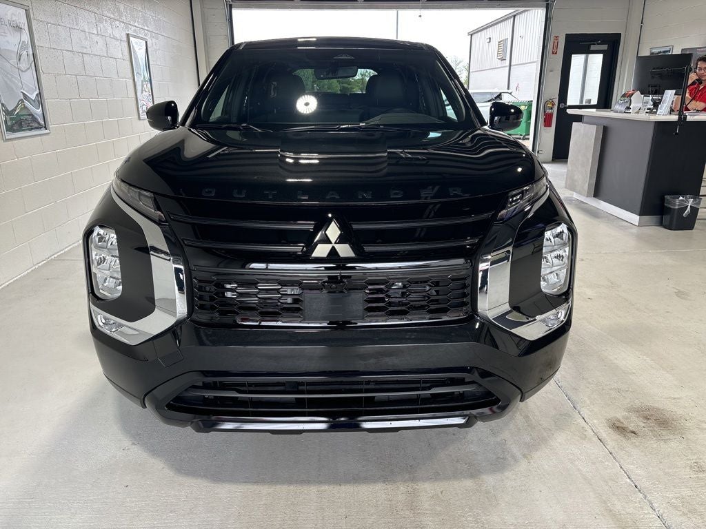 2026 Mitsubishi Outlander LE