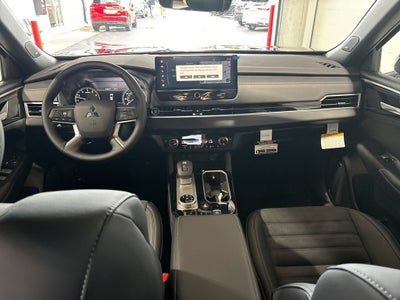 2026 Mitsubishi Outlander LE