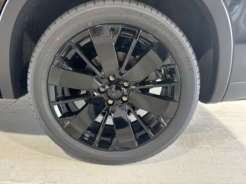 2026 Mitsubishi Outlander LE