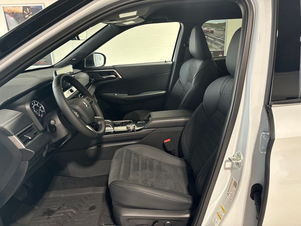 2026 Mitsubishi Outlander LE
