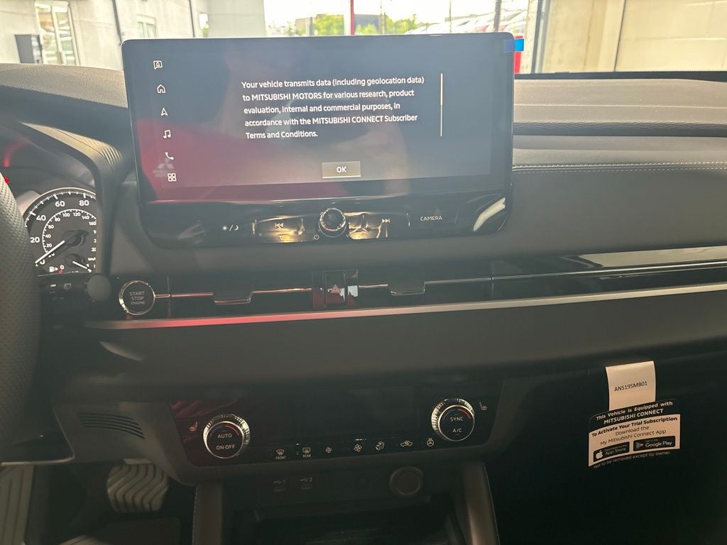 2026 Mitsubishi Outlander LE