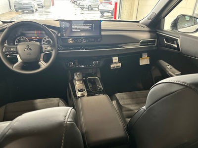 2026 Mitsubishi Outlander LE