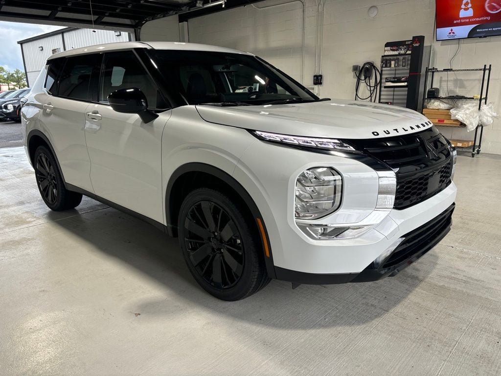 2026 Mitsubishi Outlander LE