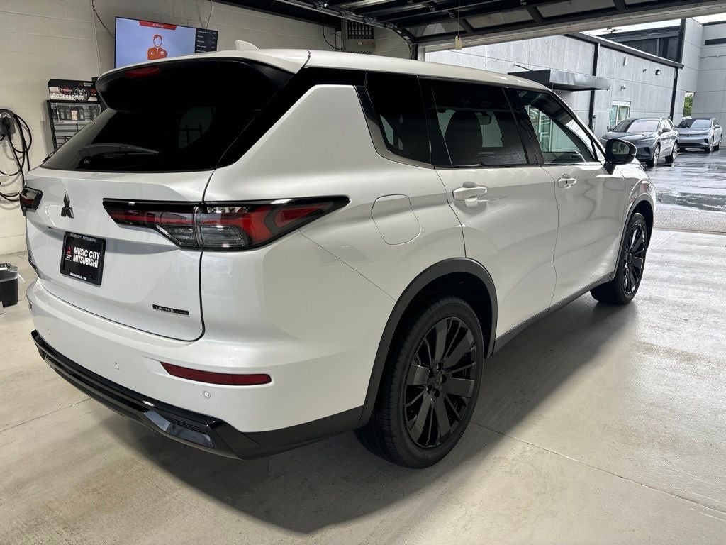 2026 Mitsubishi Outlander LE