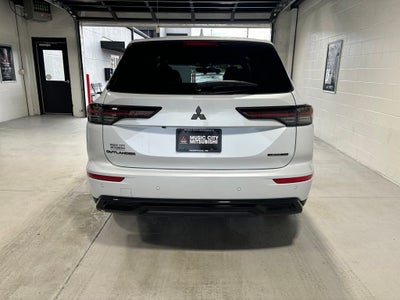 2026 Mitsubishi Outlander LE