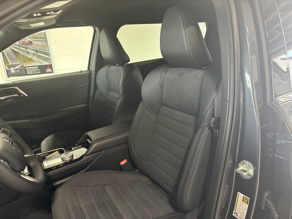 2026 Mitsubishi Outlander LE