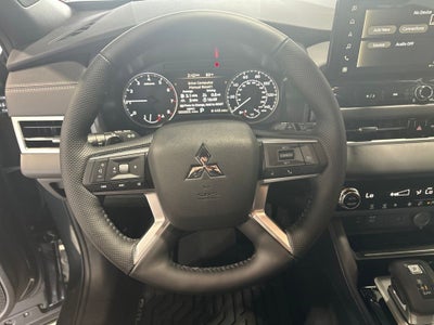 2026 Mitsubishi Outlander LE
