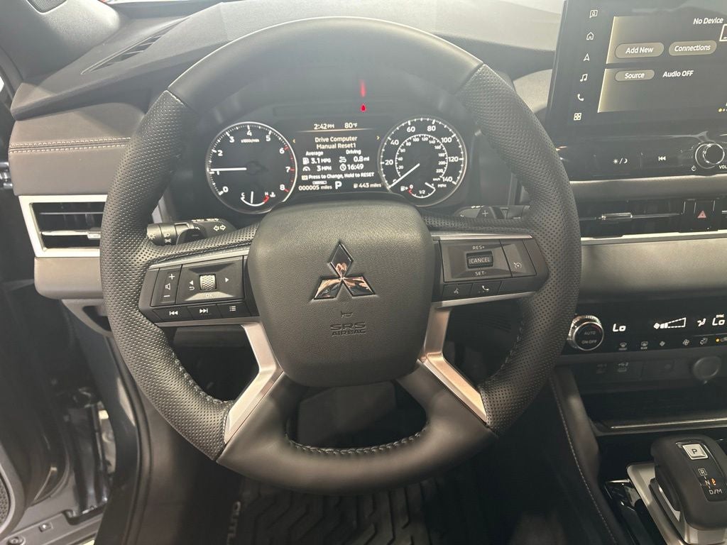 2026 Mitsubishi Outlander LE