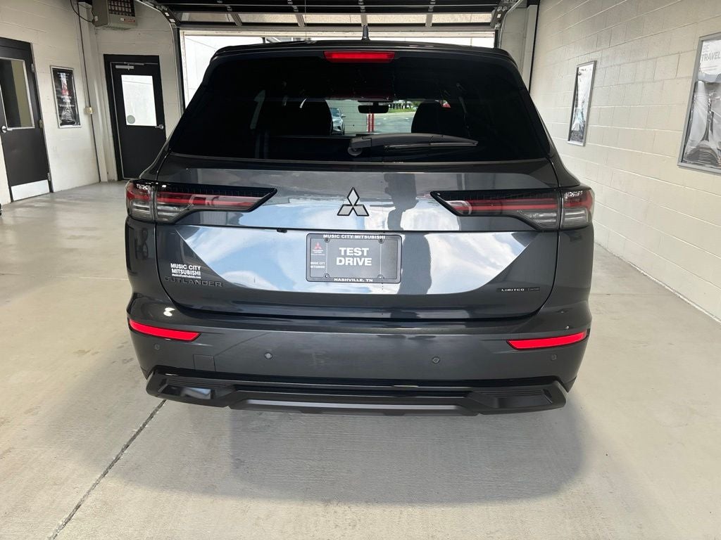 2026 Mitsubishi Outlander LE