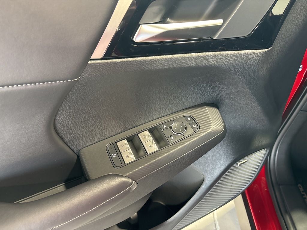 2026 Mitsubishi Outlander LE