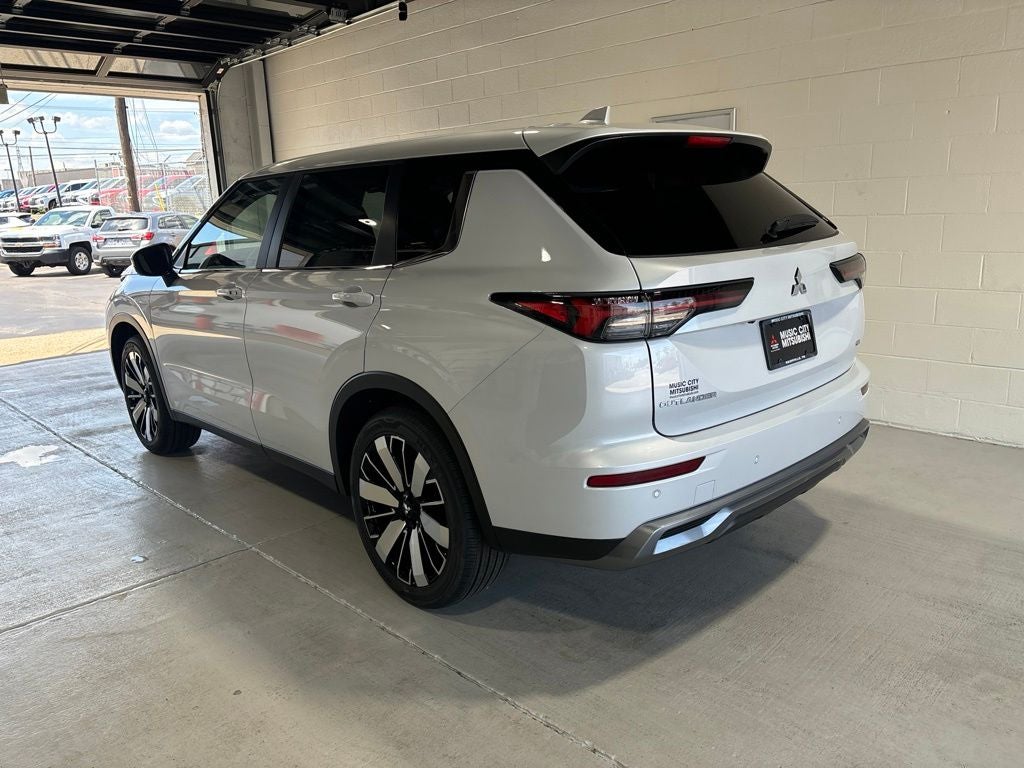 2026 Mitsubishi Outlander SE