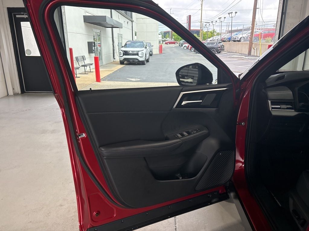 2026 Mitsubishi Outlander LE