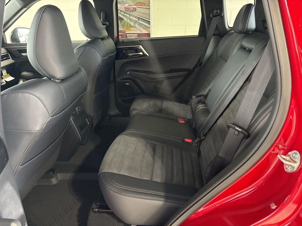 2026 Mitsubishi Outlander LE