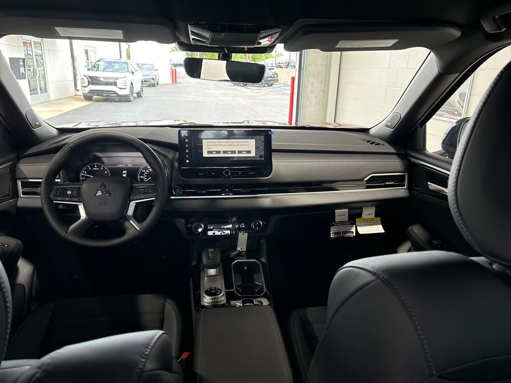 2026 Mitsubishi Outlander LE