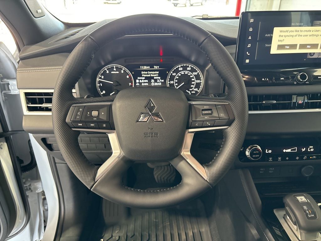 2026 Mitsubishi Outlander LE