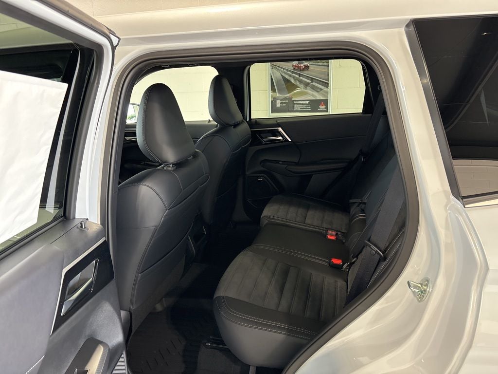 2026 Mitsubishi Outlander LE
