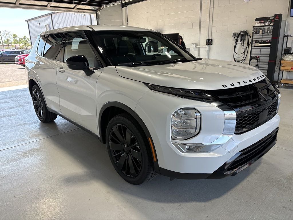 2026 Mitsubishi Outlander LE