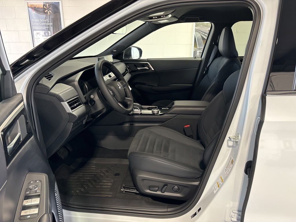 2026 Mitsubishi Outlander LE