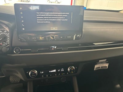 2026 Mitsubishi Outlander SE