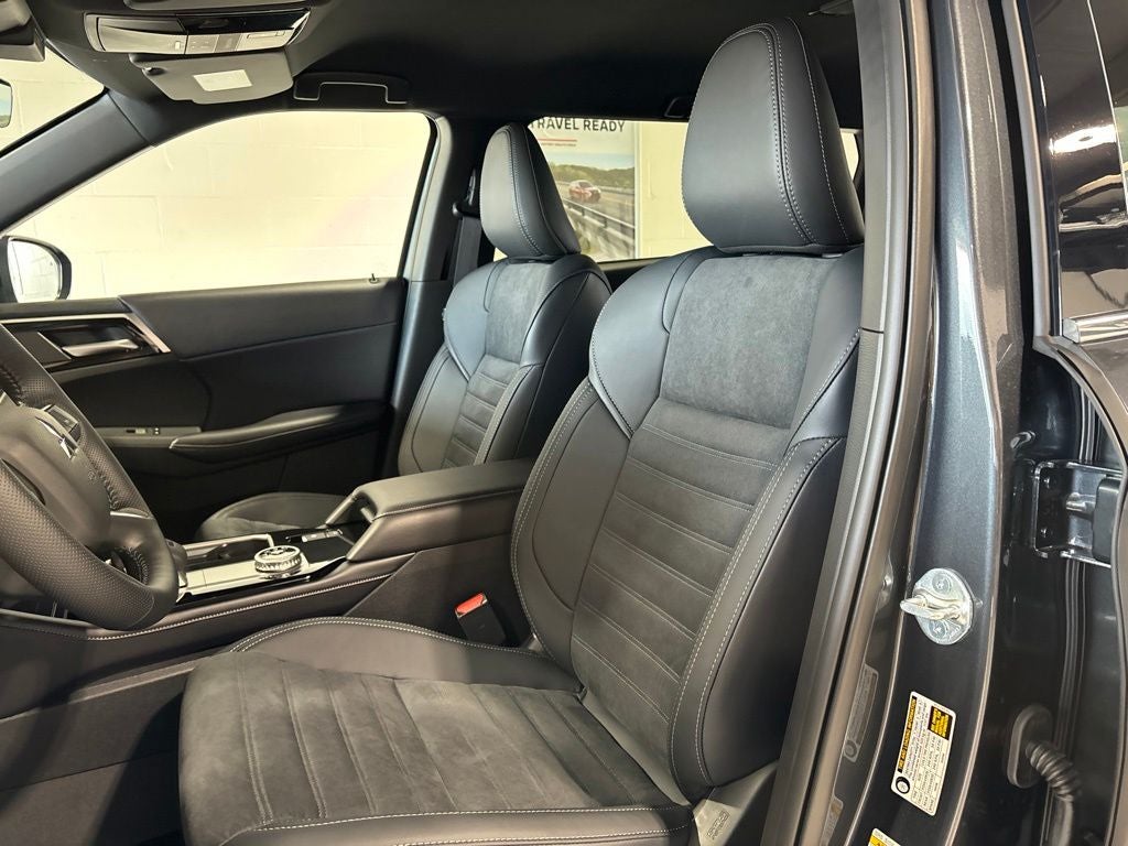 2026 Mitsubishi Outlander LE
