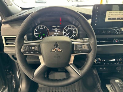 2026 Mitsubishi Outlander LE