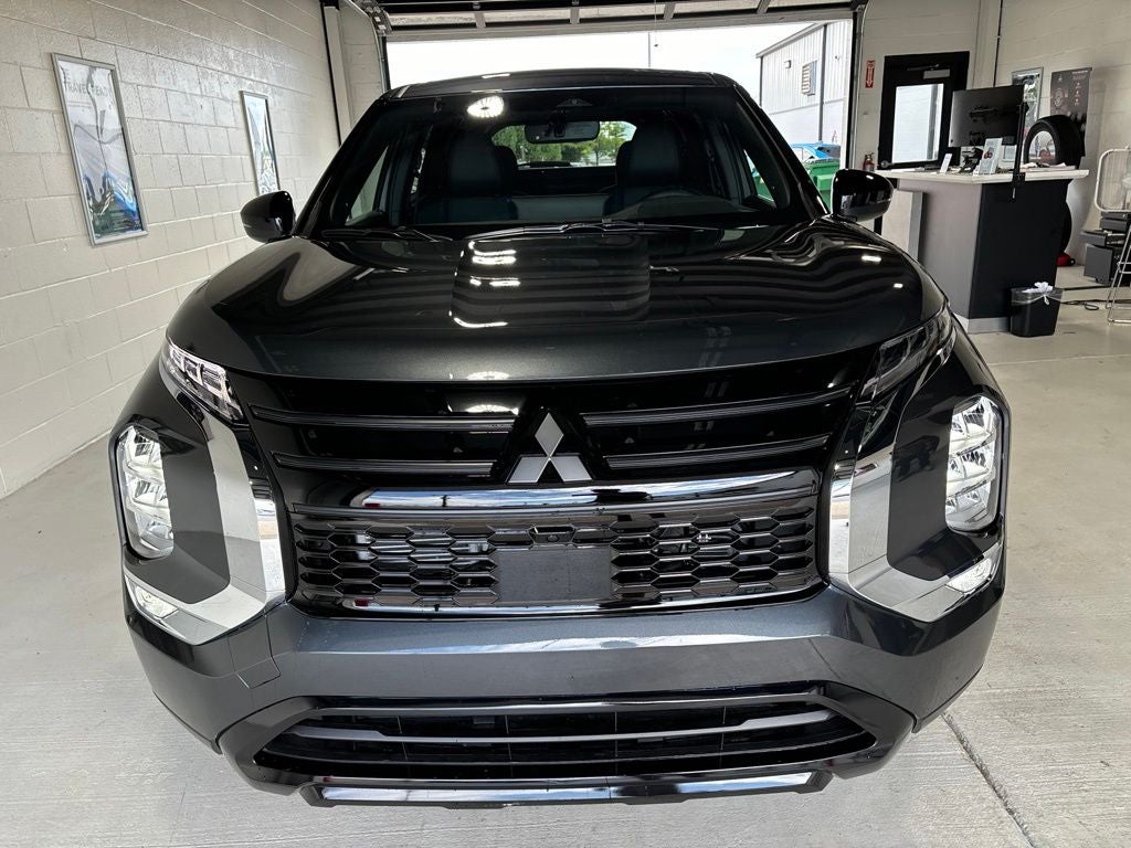 2026 Mitsubishi Outlander LE